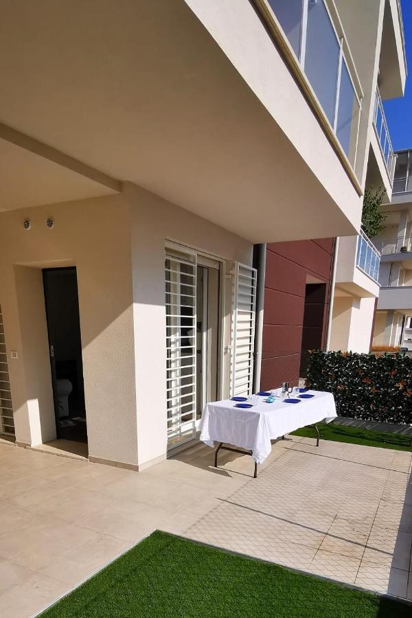 Maisonette Modena Park Luaran gambar